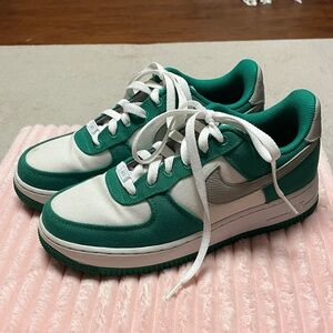 Nike Air Force 1 Green and White